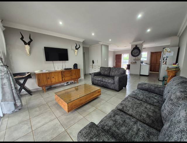 3 BEDROOM TOWNHOUSE FOR SALE IN ARCON PARK